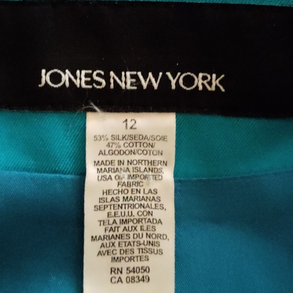 Suit - Picture 7 of 8